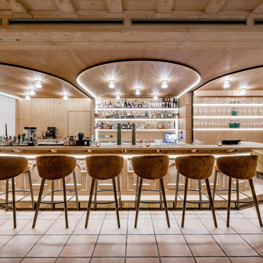 ChasaMontana-lobby-Hotel Bar La Serena (16)